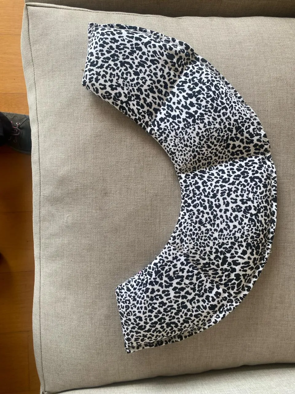 Guatero de semillas para cuello y hombros, con tela estampada de leopardo en blanco y negro